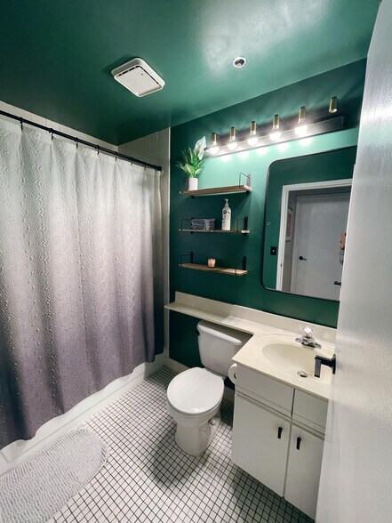 Building Photo - 234 N Broadway