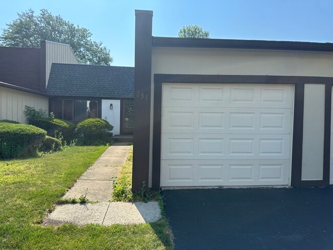 Primary Photo - 234 Cascade Dr