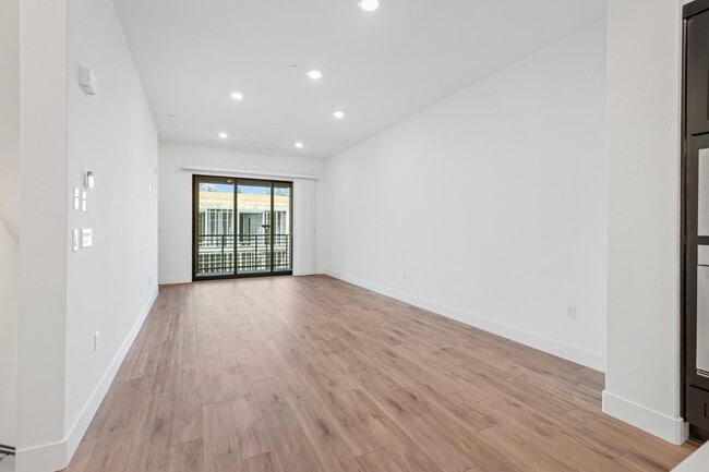 Building Photo - 302 Tea Tree Terrace