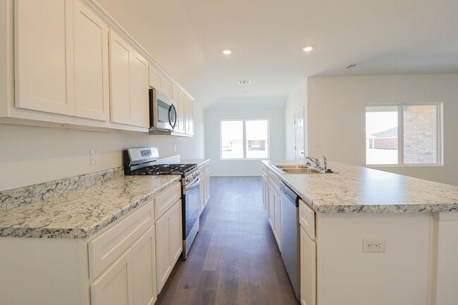 Building Photo - New Build 3 Bedroom Home Available For Immediate Move In!! Robninson Ranch