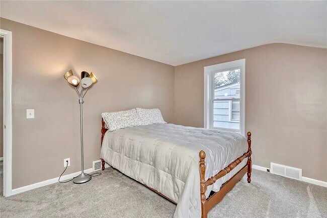 Building Photo - 78 Kimbark Rd