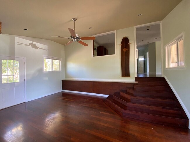 Building Photo - Large 3 Bed, 2 bath plus bonus room with w...