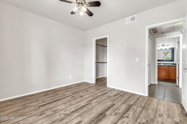 Building Photo - 7008 E Gold Dust Ave