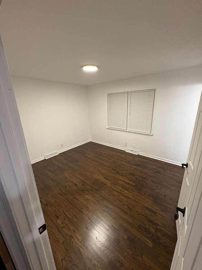 Building Photo - 3 Bed / 2.5 Bath Home on a Corner Lot – Bright, Updated, and Move-In Ready