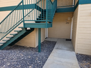 Building Photo - 6761 W Overland Rd