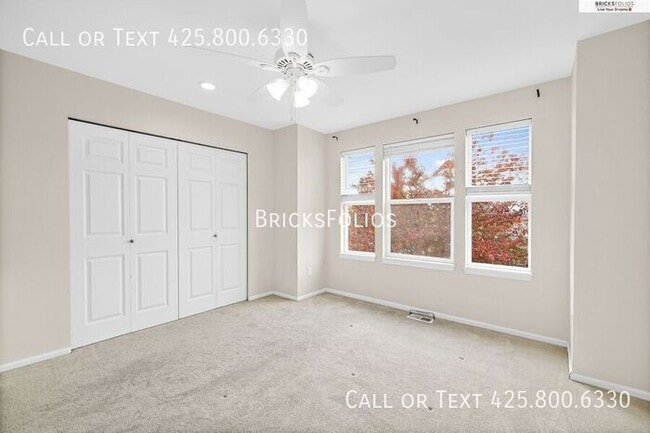 Building Photo - Prime Bellevue Location – Parkside Townhom...