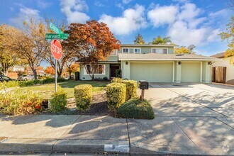 Building Photo - Beautiful 5 Bedroom, 3 Bath Single Family ...