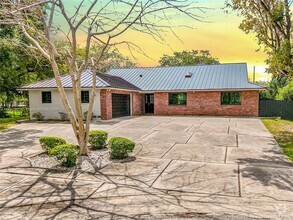 Building Photo - 9620 NW 26th Ct