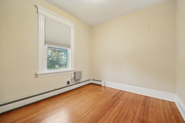 Building Photo - 159 Valley Rd