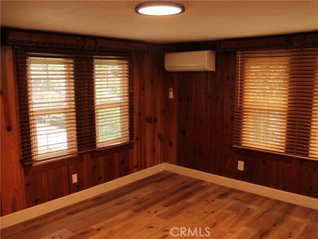 Building Photo - 705 Brookside Ln
