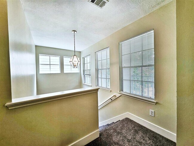 Building Photo - 6106 Spruce Bough Ct