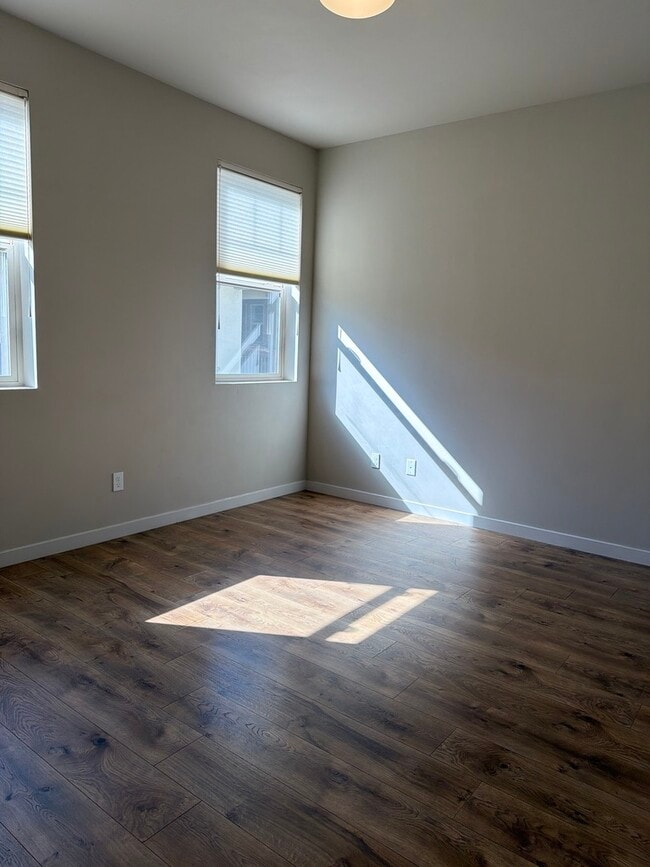 Building Photo - 489 McClatchy Way