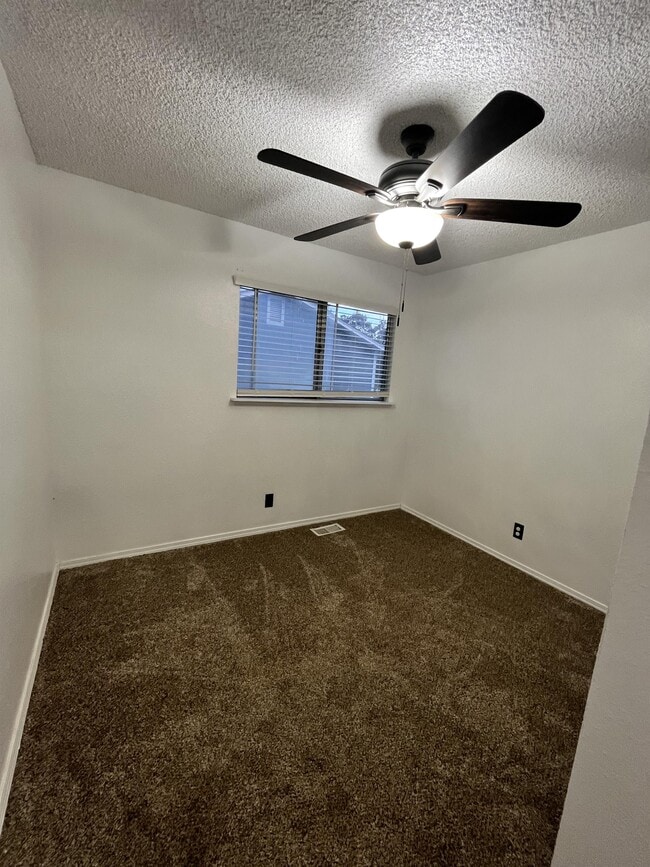 Building Photo - 1240 N 2nd E