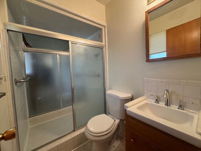 Building Photo - 2000 S Richardson Ave