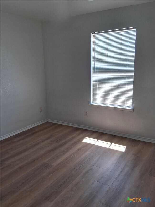 Building Photo - 5803 Redstone Dr
