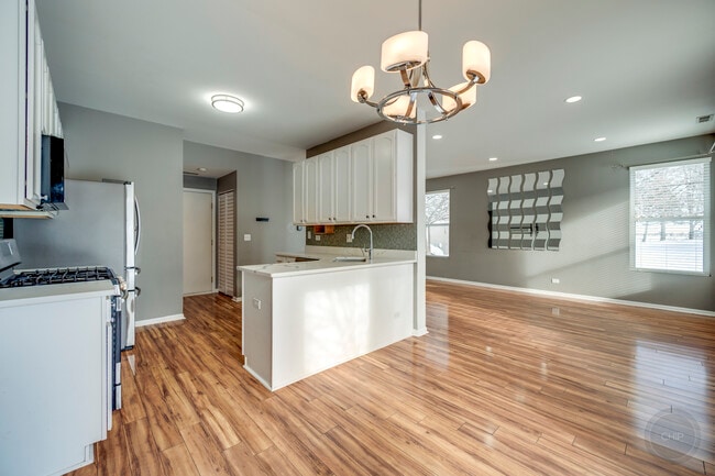 Building Photo - 4055 Blackstone Dr