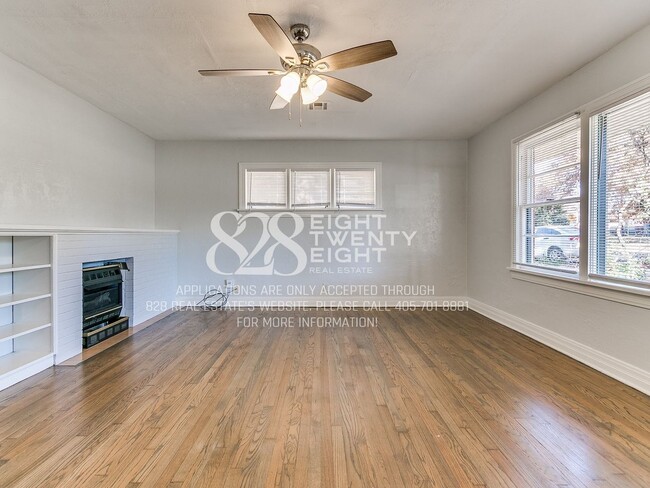 Building Photo - *COMING SOON - TOURS EXPECTED TO BEGIN 6/5/26* 2 Bed/2 Bath Duplex Close to Campus Corner!