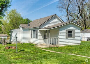 Building Photo - 2 Bedroom 1 Bath - Pyramid Properties!!