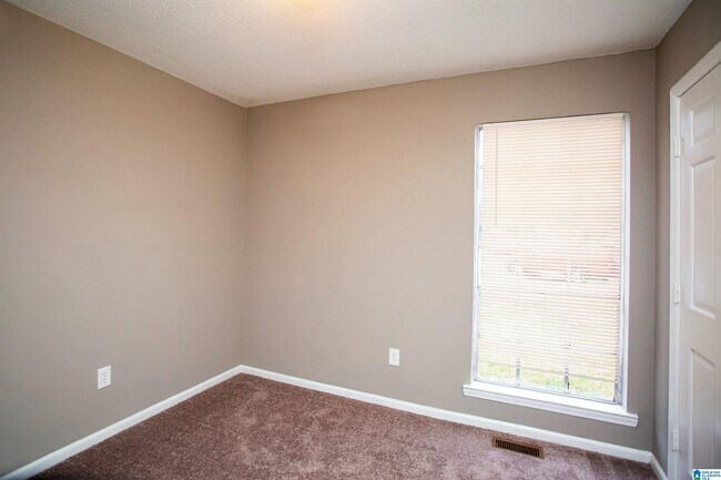 Building Photo - 1110 Croyden Cir