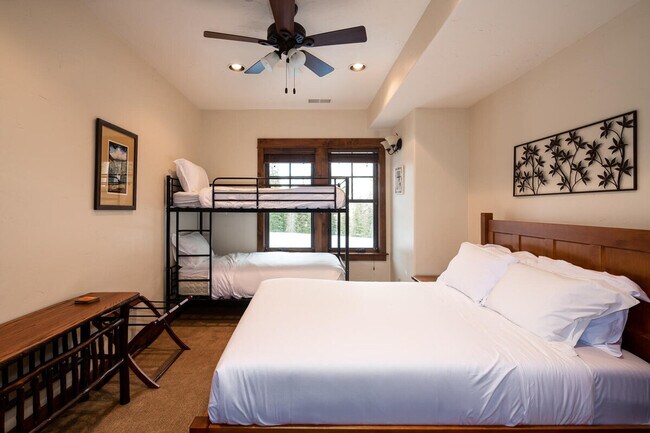 Building Photo - 14 Peaks View Dr