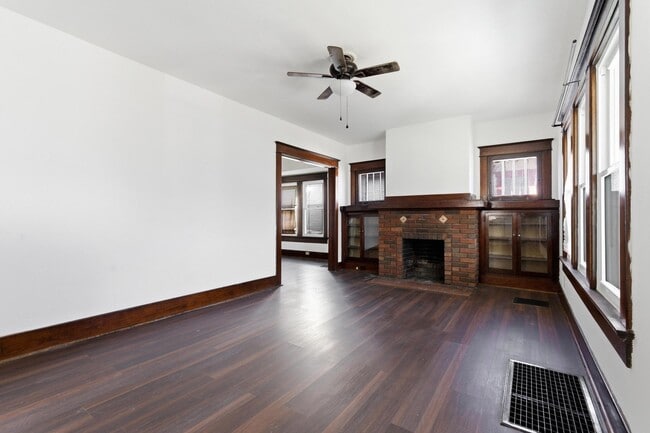 Building Photo - 223 Elmhurst Rd