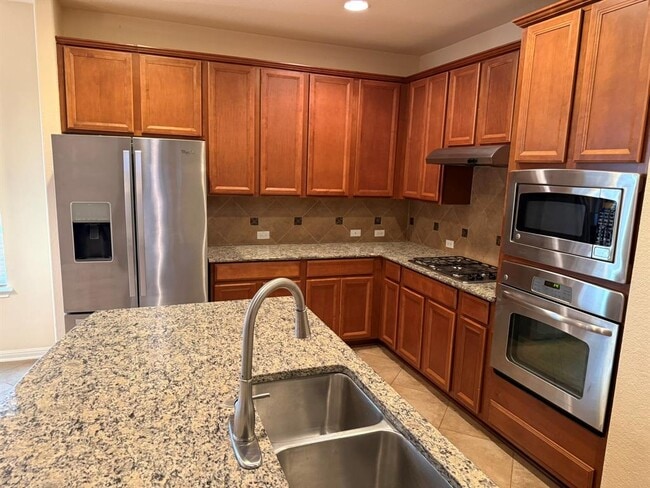 Building Photo - 4387 Green Tree Dr