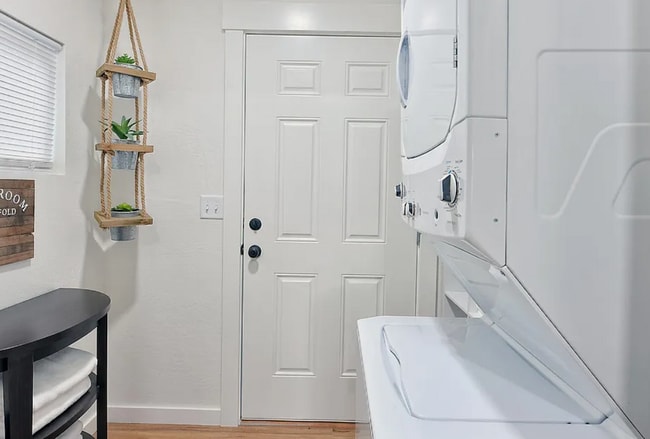 Building Photo - 1017 Plum St