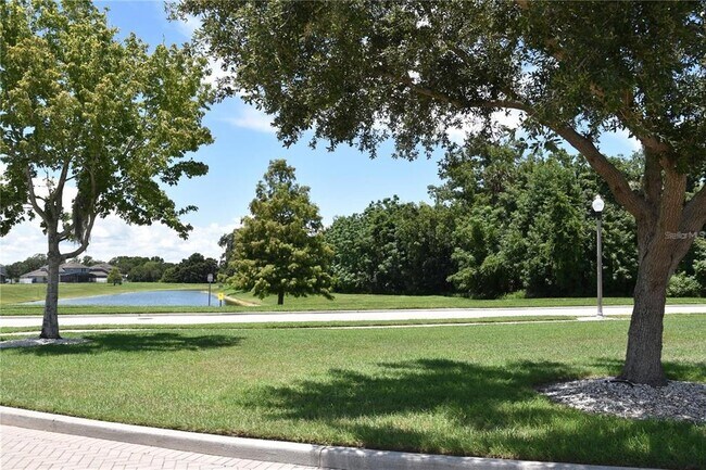 Building Photo - 711 Meadow Glade Dr