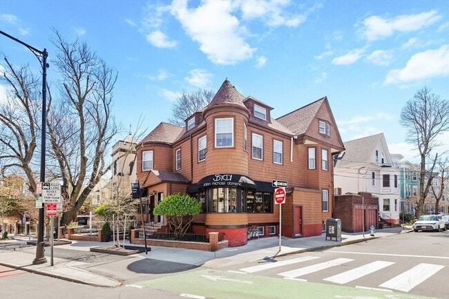 Building Photo - 1426 Cambridge St
