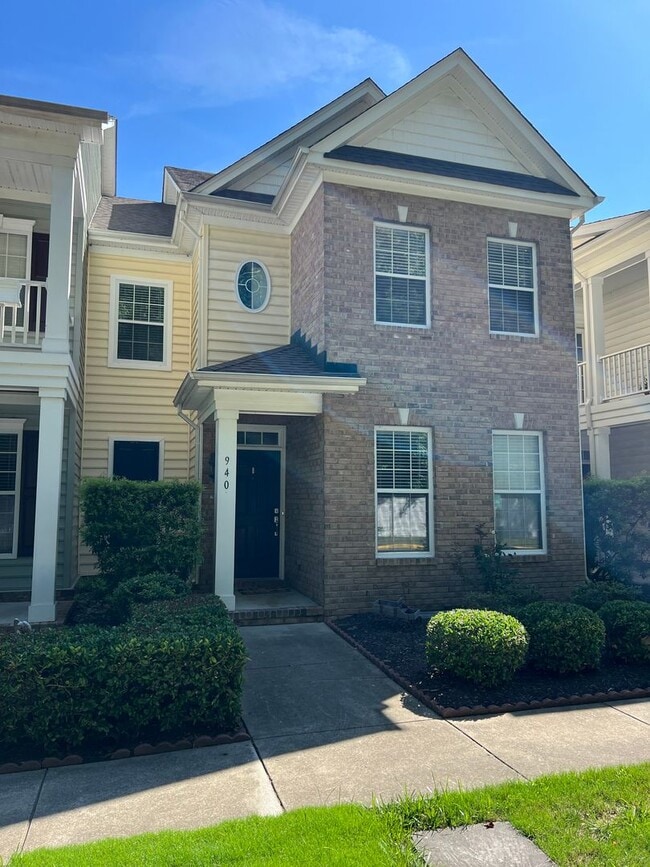 Building Photo - 940 Sugar Oak Dr