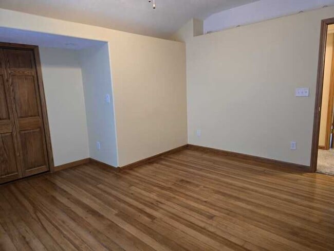 Building Photo - 312 W 9th St