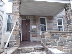 Building Photo - 827 E Patapsco Ave