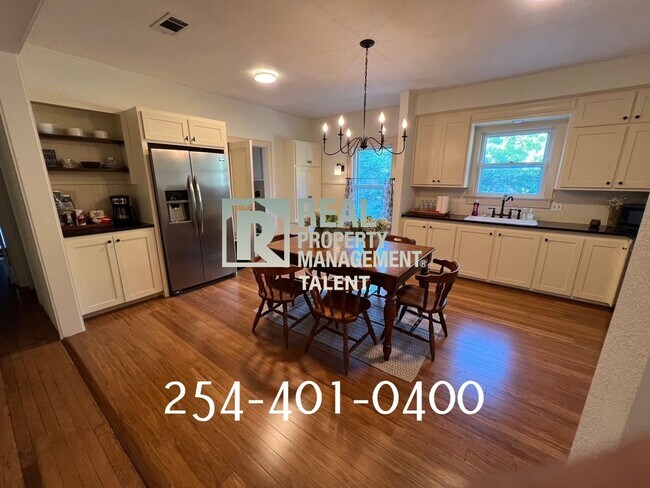 Building Photo - COMING SOON!!  This charming bungalow-styl...