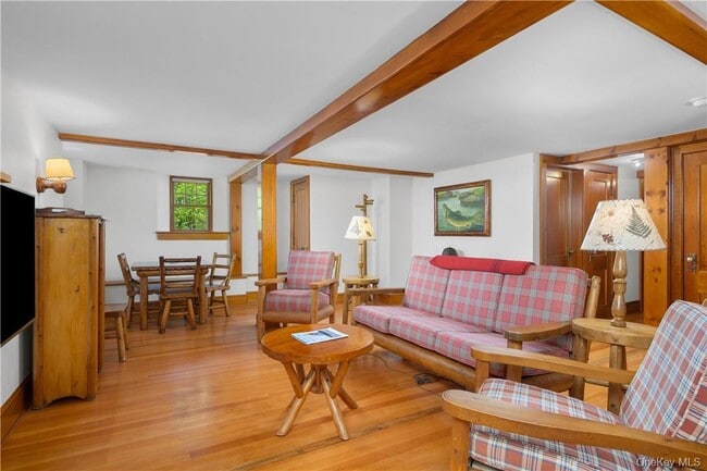 Building Photo - 77 Lake Dr