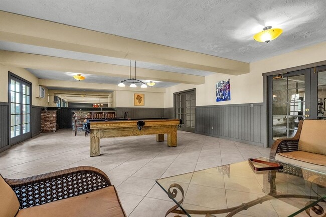 Building Photo - 1222 N Olive Dr