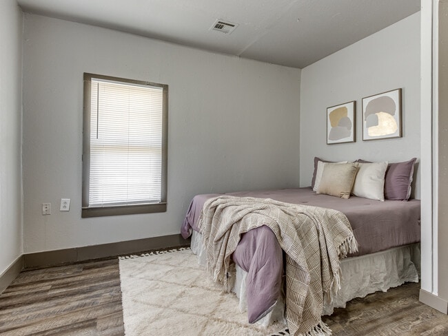 Building Photo - 145 N L Ave