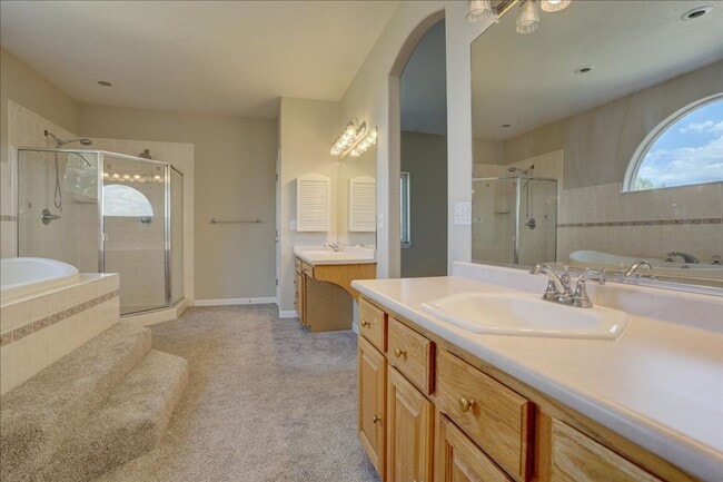 Building Photo - Amazing Custom Ranch with Privacy and Spra...