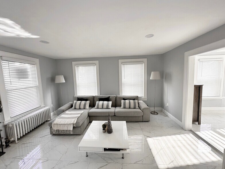 Livingroom - 19 Parkview Ter