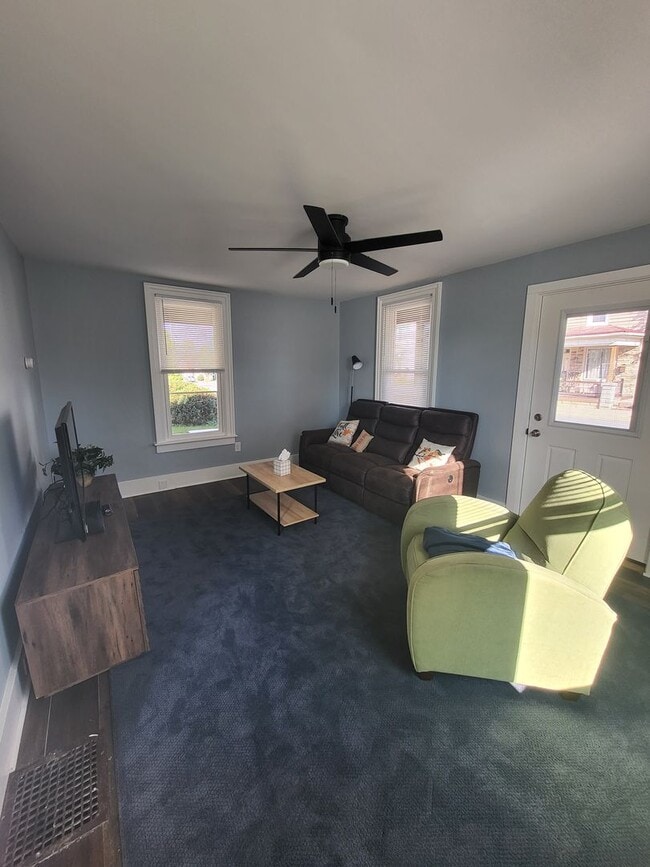 Building Photo - Fully Furnished Single Family Home In Akron