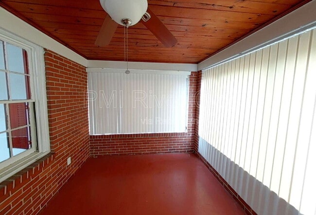 Building Photo - 433 W 70th St