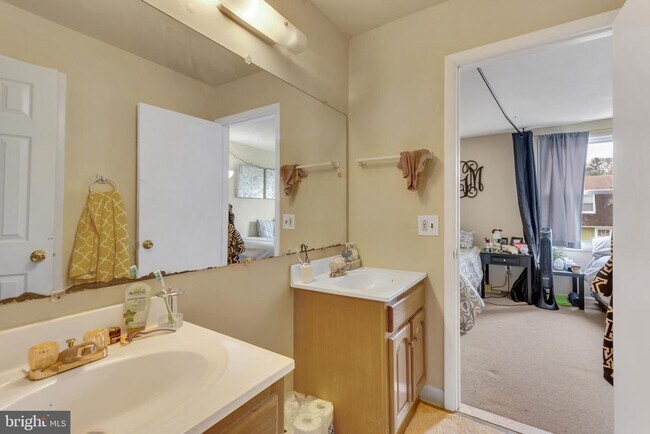 Building Photo - 17 Beau Rivage Dr