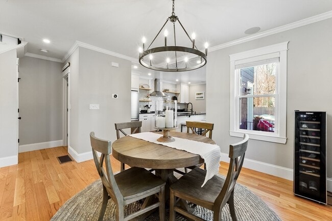 Building Photo - 814 Main St