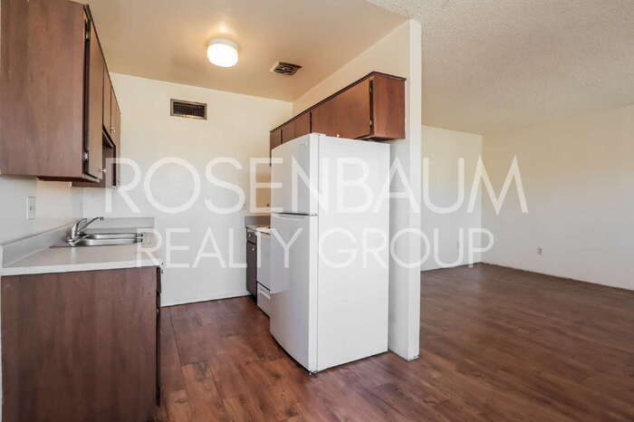 Building Photo - 1518 E Hedrick Dr