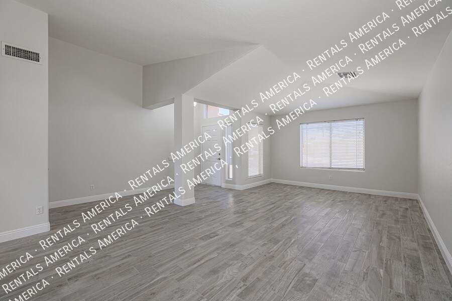 Building Photo - 3050 E Cherry Hills Pl