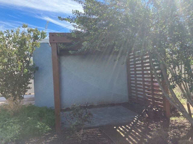 Building Photo - 2833 S Victoria Ave