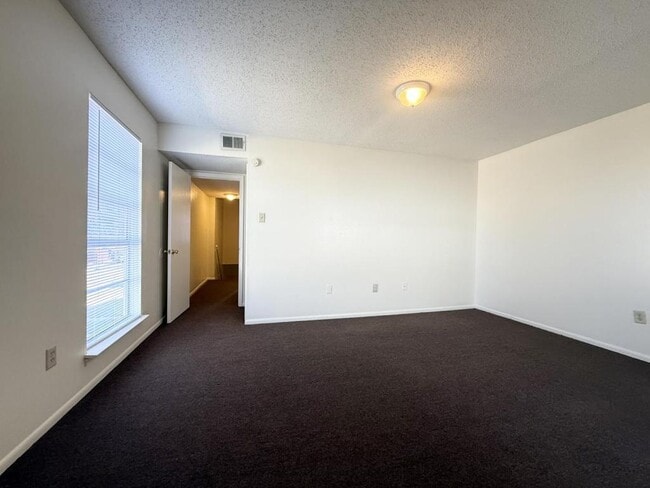 Building Photo - 1625 42nd St