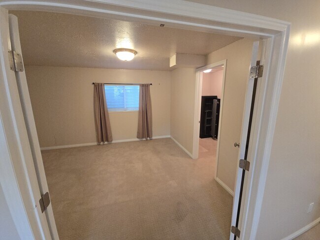 Building Photo - 1361 N 325 E