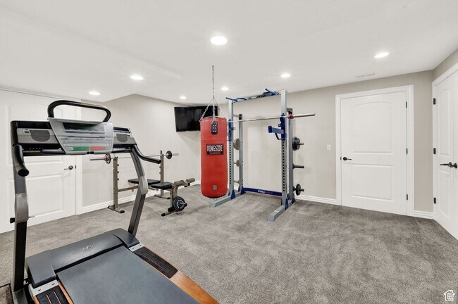 Building Photo - 1693 Crimson Oak Dr