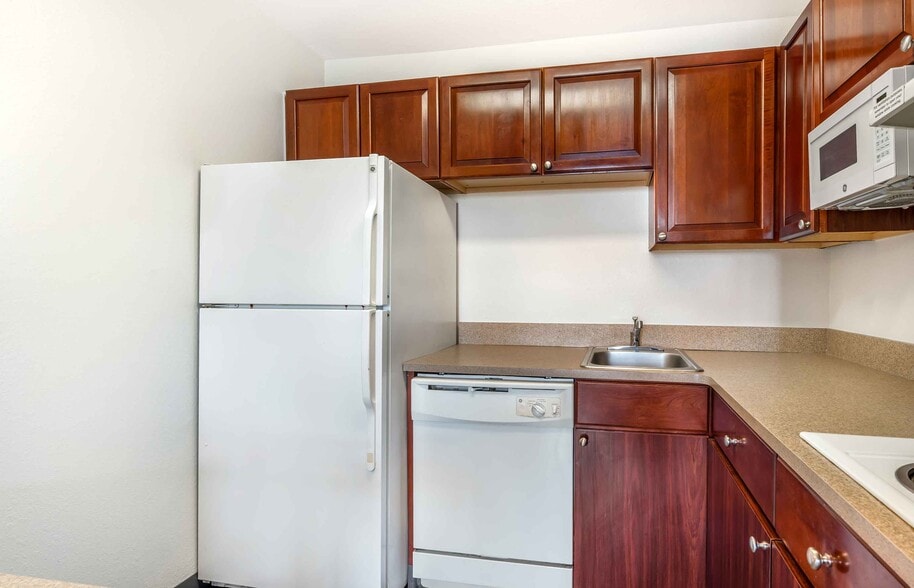 Building Photo - Furnished Studio-Tampa - Airport - N. Westshore Blvd.