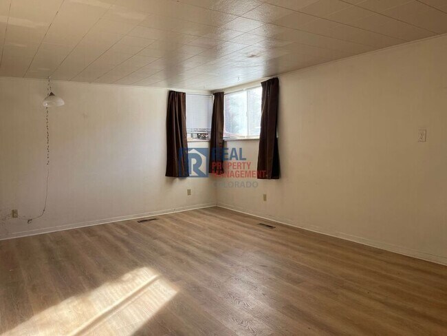 Building Photo - 1103 1/2 Emigh St-